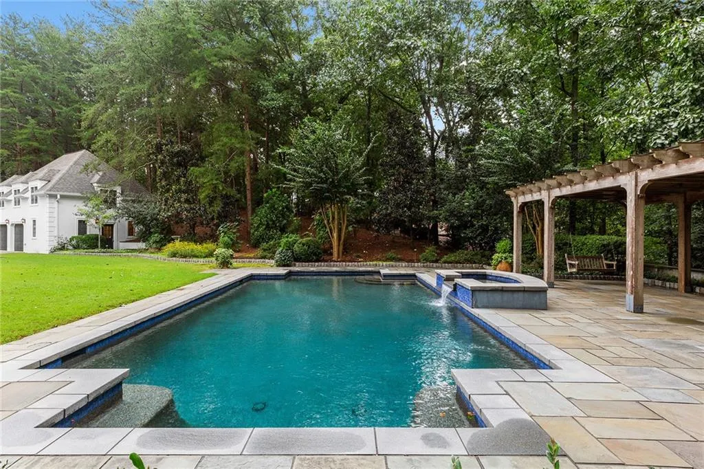 5760 Powers Ferry Road, Sandy Springs, Georgia 30327, 5 Bedrooms Bedrooms, ,4 BathroomsBathrooms,Residential,Sold,5760 Powers Ferry Road,7110893