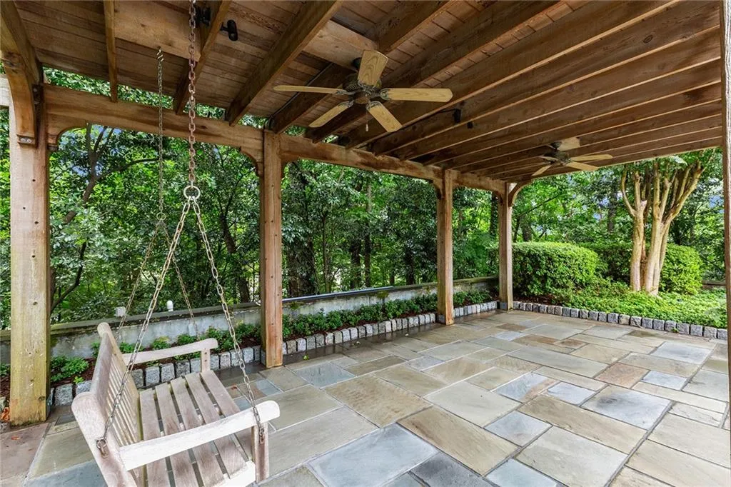 5760 Powers Ferry Road, Sandy Springs, Georgia 30327, 5 Bedrooms Bedrooms, ,4 BathroomsBathrooms,Residential,Sold,5760 Powers Ferry Road,7110893