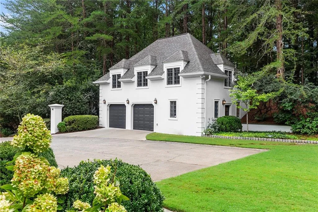 5760 Powers Ferry Road, Sandy Springs, Georgia 30327, 5 Bedrooms Bedrooms, ,4 BathroomsBathrooms,Residential,Sold,5760 Powers Ferry Road,7110893
