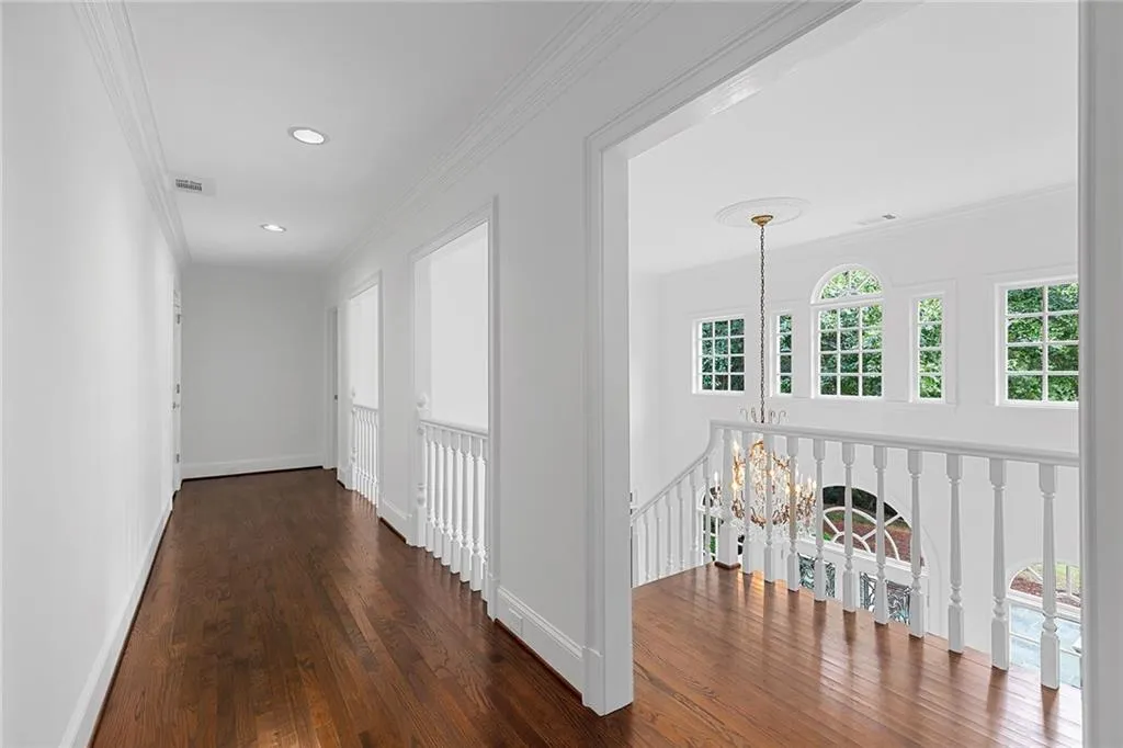 5760 Powers Ferry Road, Sandy Springs, Georgia 30327, 5 Bedrooms Bedrooms, ,4 BathroomsBathrooms,Residential,Sold,5760 Powers Ferry Road,7110893