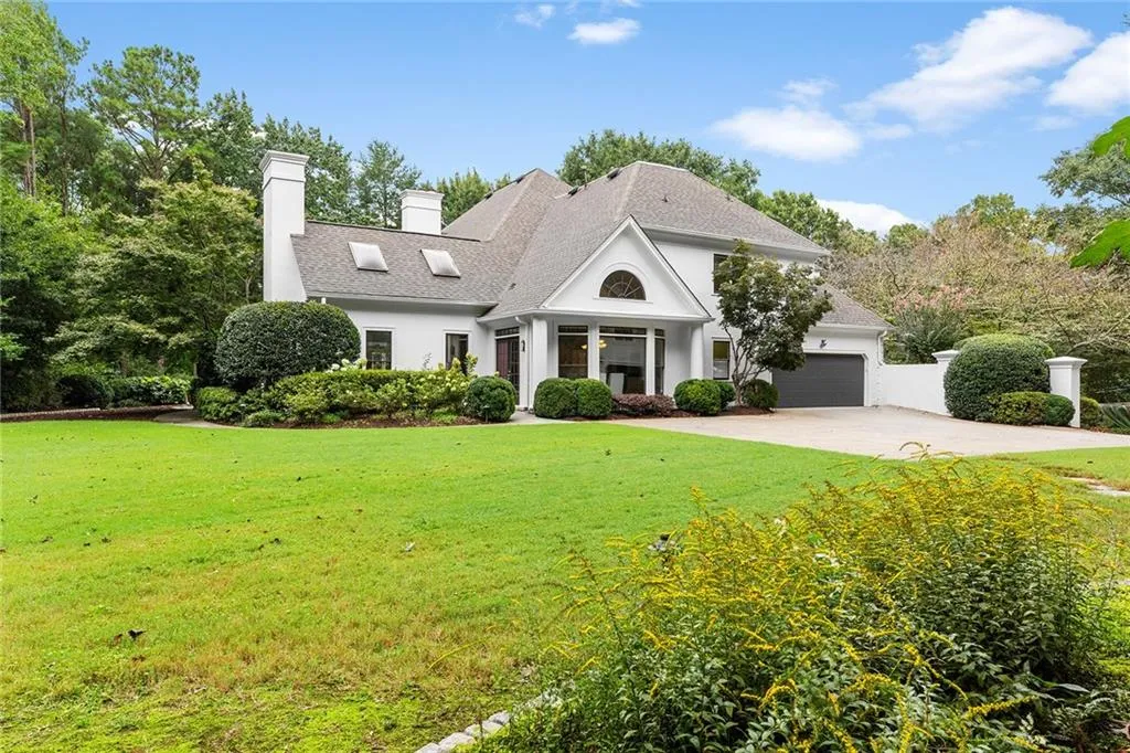 5760 Powers Ferry Road, Sandy Springs, Georgia 30327, 5 Bedrooms Bedrooms, ,4 BathroomsBathrooms,Residential,Sold,5760 Powers Ferry Road,7110893