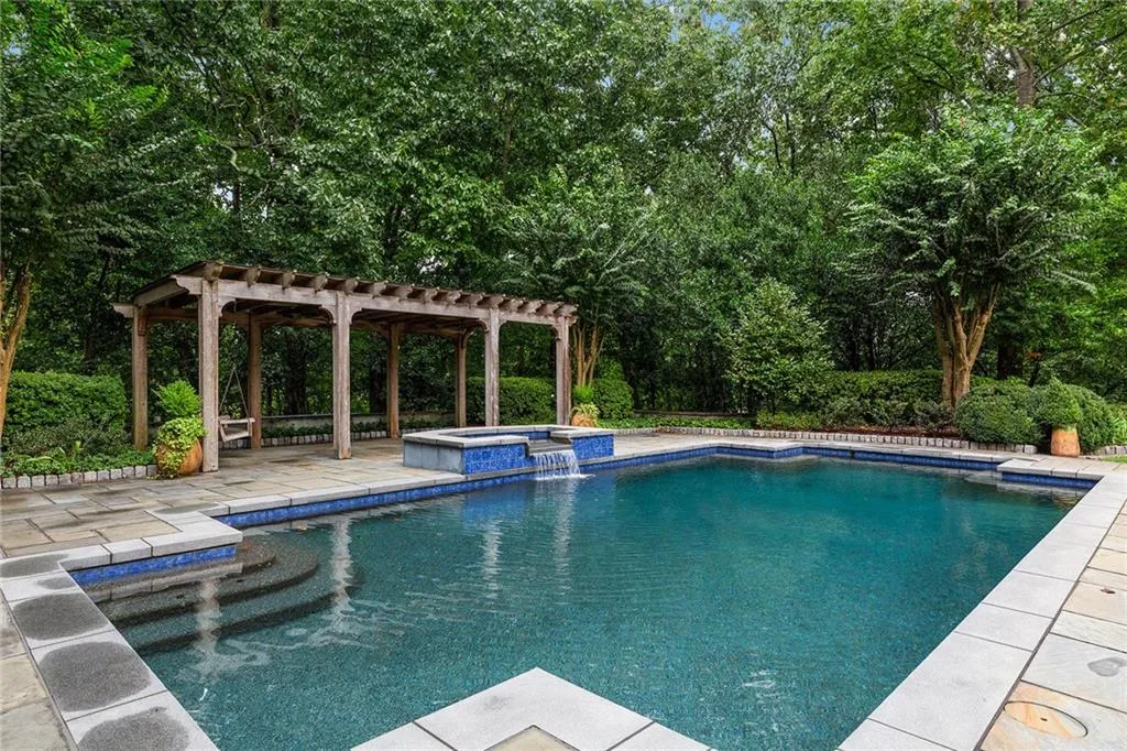 5760 Powers Ferry Road, Sandy Springs, Georgia 30327, 5 Bedrooms Bedrooms, ,4 BathroomsBathrooms,Residential,Sold,5760 Powers Ferry Road,7110893