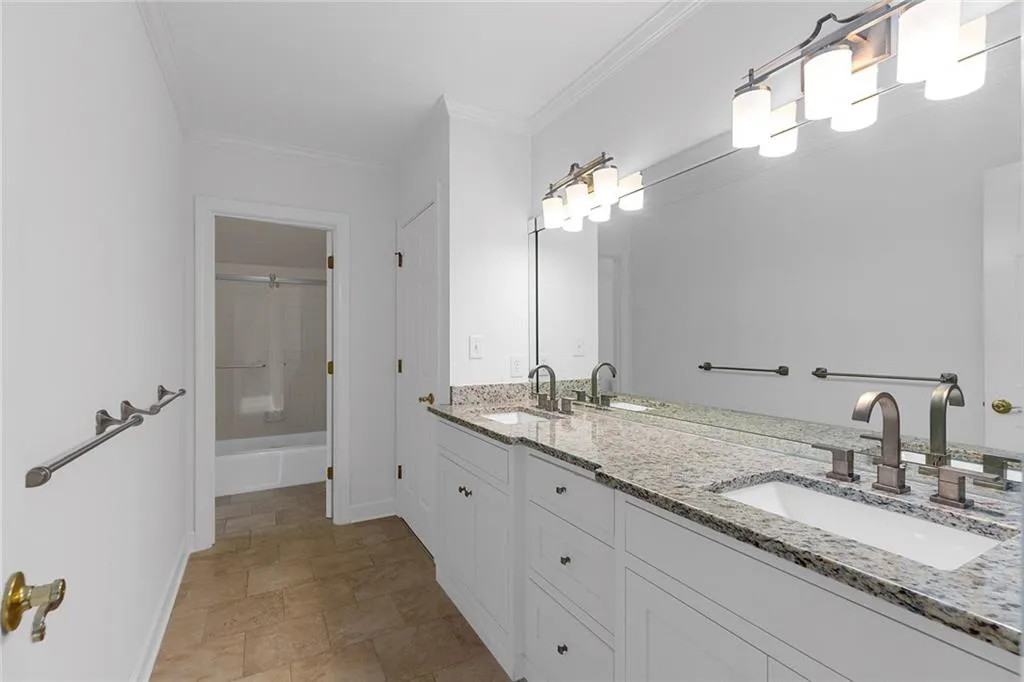 5760 Powers Ferry Road, Sandy Springs, Georgia 30327, 5 Bedrooms Bedrooms, ,4 BathroomsBathrooms,Residential,Sold,5760 Powers Ferry Road,7110893