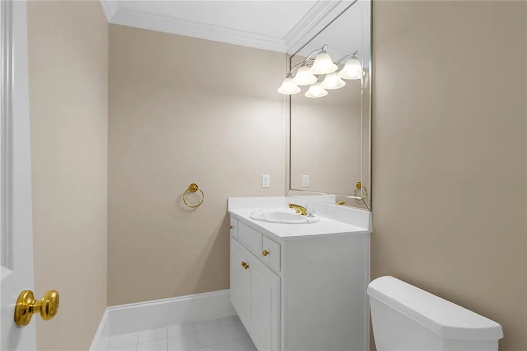 5760 Powers Ferry Road, Sandy Springs, Georgia 30327, 5 Bedrooms Bedrooms, ,4 BathroomsBathrooms,Residential,Sold,5760 Powers Ferry Road,7110893