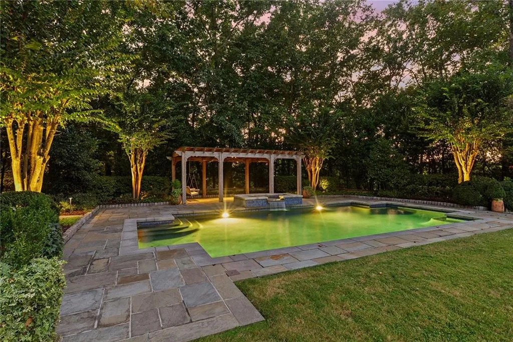 5760 Powers Ferry Road, Sandy Springs, Georgia 30327, 5 Bedrooms Bedrooms, ,4 BathroomsBathrooms,Residential,Sold,5760 Powers Ferry Road,7110893