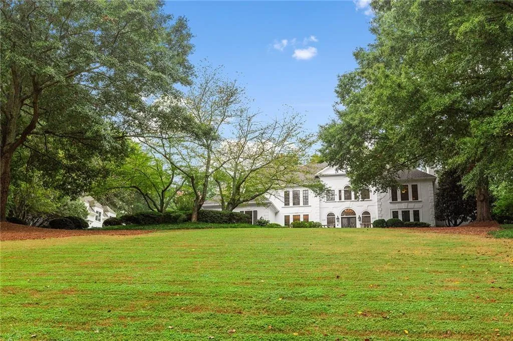 5760 Powers Ferry Road, Sandy Springs, Georgia 30327, 5 Bedrooms Bedrooms, ,4 BathroomsBathrooms,Residential,Sold,5760 Powers Ferry Road,7110893