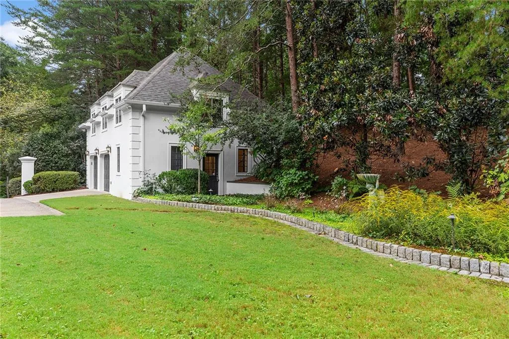 5760 Powers Ferry Road, Sandy Springs, Georgia 30327, 5 Bedrooms Bedrooms, ,4 BathroomsBathrooms,Residential,Sold,5760 Powers Ferry Road,7110893