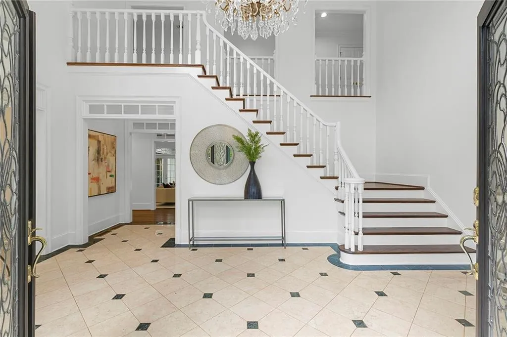 5760 Powers Ferry Road, Sandy Springs, Georgia 30327, 5 Bedrooms Bedrooms, ,4 BathroomsBathrooms,Residential,Sold,5760 Powers Ferry Road,7110893