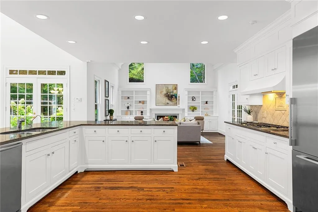 5760 Powers Ferry Road, Sandy Springs, Georgia 30327, 5 Bedrooms Bedrooms, ,4 BathroomsBathrooms,Residential,Sold,5760 Powers Ferry Road,7110893