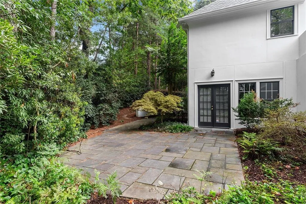 5760 Powers Ferry Road, Sandy Springs, Georgia 30327, 5 Bedrooms Bedrooms, ,4 BathroomsBathrooms,Residential,Sold,5760 Powers Ferry Road,7110893