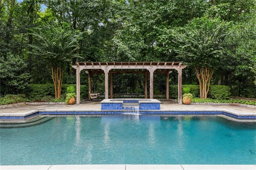 5760 Powers Ferry Road, Sandy Springs, Georgia 30327, 5 Bedrooms Bedrooms, ,4 BathroomsBathrooms,Residential,Sold,5760 Powers Ferry Road,7110893