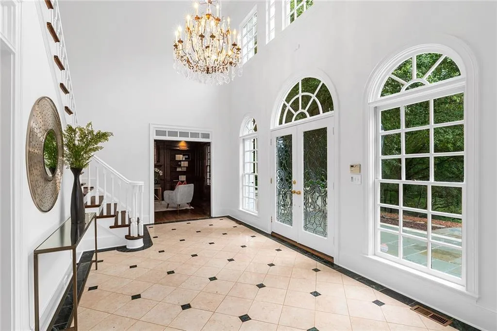 5760 Powers Ferry Road, Sandy Springs, Georgia 30327, 5 Bedrooms Bedrooms, ,4 BathroomsBathrooms,Residential,Sold,5760 Powers Ferry Road,7110893