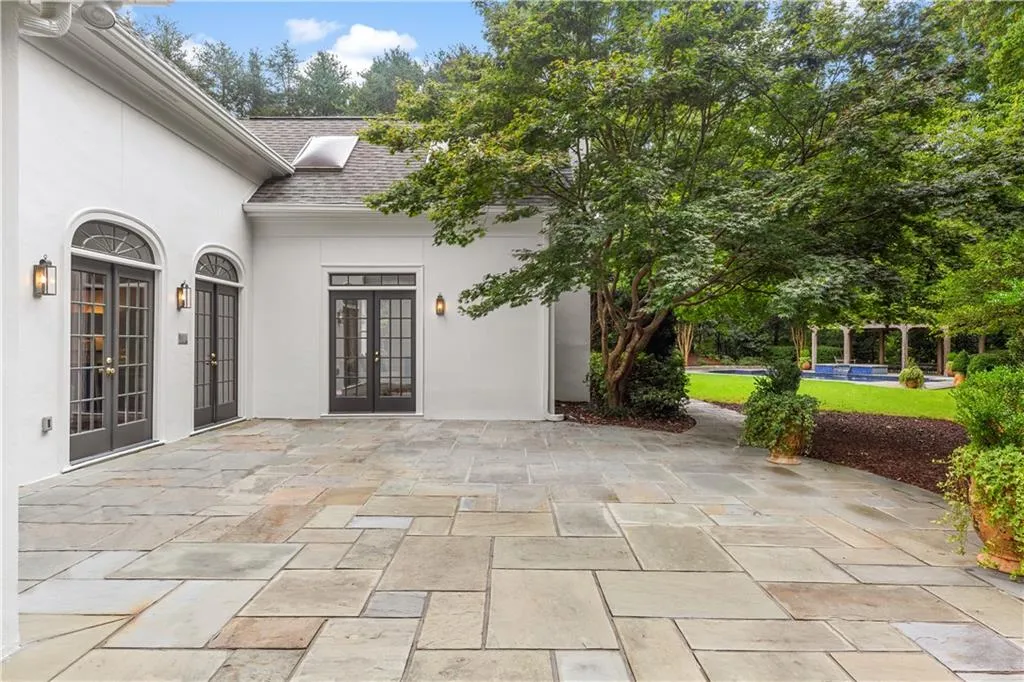 5760 Powers Ferry Road, Sandy Springs, Georgia 30327, 5 Bedrooms Bedrooms, ,4 BathroomsBathrooms,Residential,Sold,5760 Powers Ferry Road,7110893