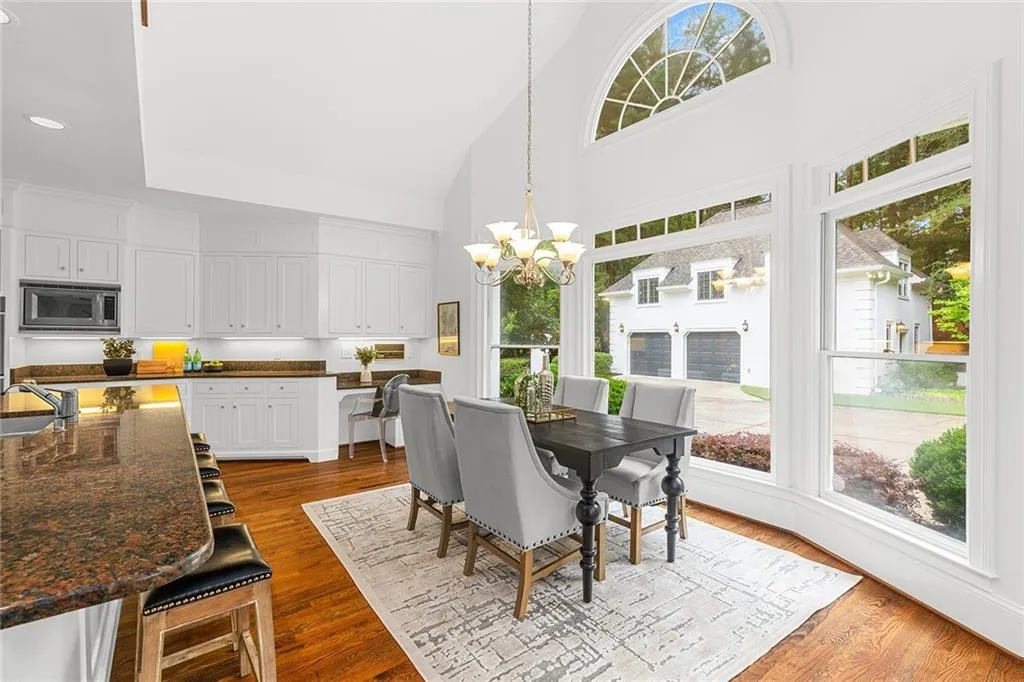 5760 Powers Ferry Road, Sandy Springs, Georgia 30327, 5 Bedrooms Bedrooms, ,4 BathroomsBathrooms,Residential,Sold,5760 Powers Ferry Road,7110893