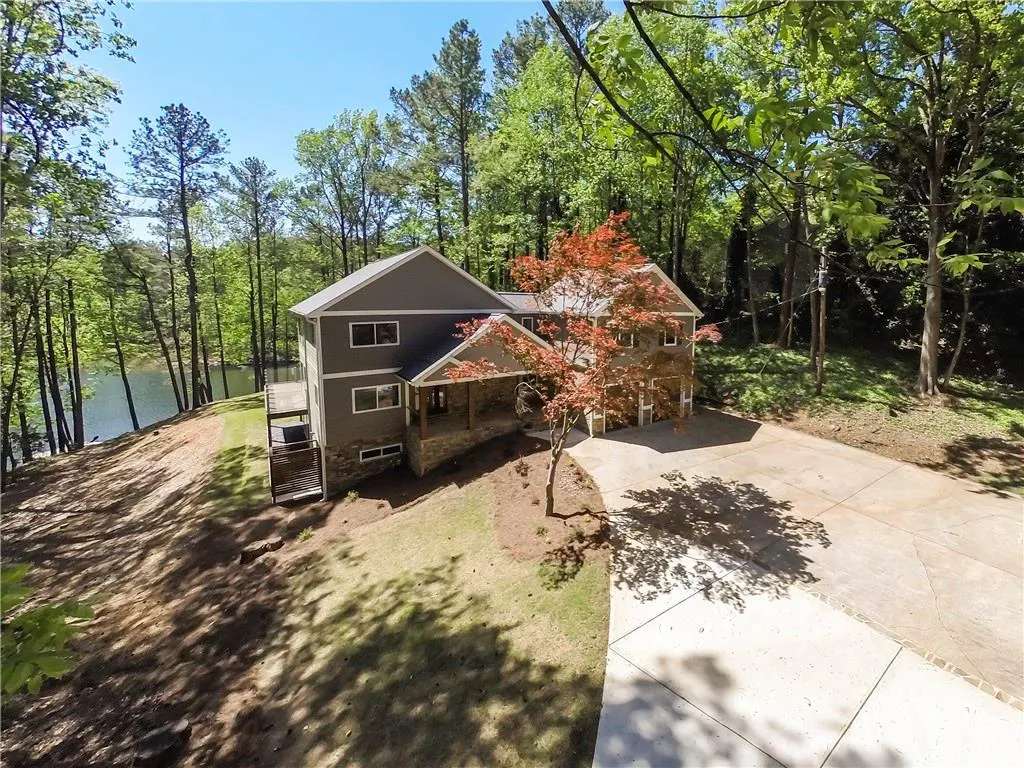1601 Huntingdon Trail, Sandy Springs, Georgia 30350, 6 Bedrooms Bedrooms, ,4 BathroomsBathrooms,Residential,Sold,1601 Huntingdon Trail,5671437