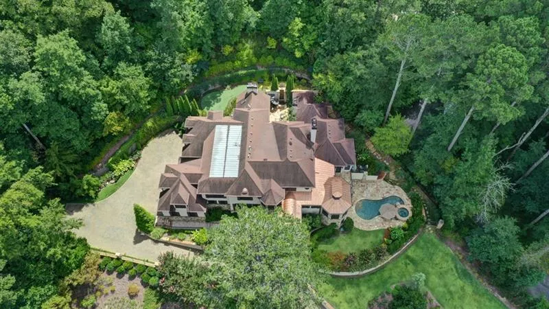760 Londonberry Road Nw, Atlanta, Georgia 30327, 7 Bedrooms Bedrooms, ,7 BathroomsBathrooms,Residential,Sold,760 Londonberry Road Nw,6606832