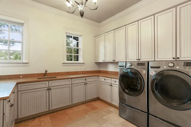760 Londonberry Road Nw, Atlanta, Georgia 30327, 7 Bedrooms Bedrooms, ,7 BathroomsBathrooms,Residential,Sold,760 Londonberry Road Nw,6606832