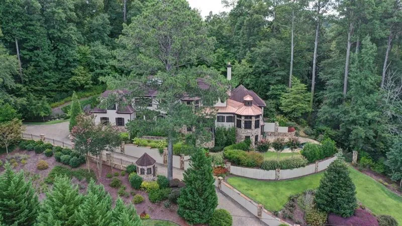 760 Londonberry Road Nw, Atlanta, Georgia 30327, 7 Bedrooms Bedrooms, ,7 BathroomsBathrooms,Residential,Sold,760 Londonberry Road Nw,6606832