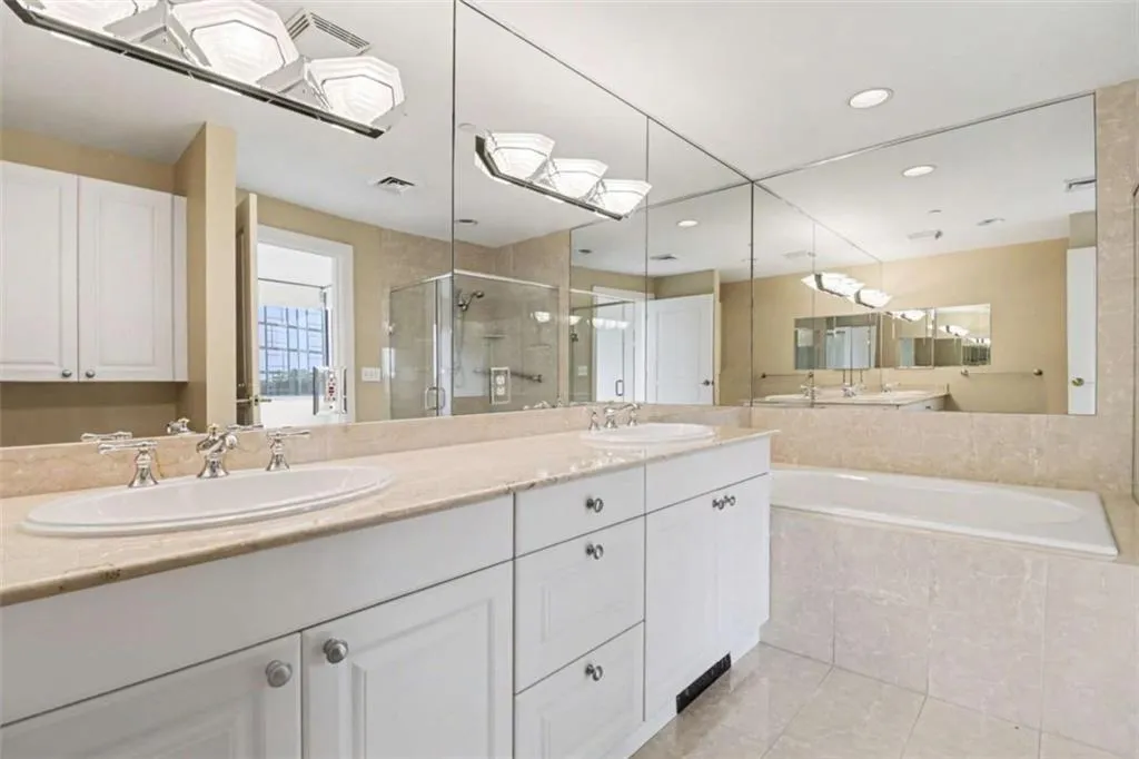 700 Park Regency Place Unit 1203, Atlanta, Georgia 30326, 2 Bedrooms Bedrooms, 0 ,2 BathroomsBathrooms,Residential,For Sale,700 Park Regency Place Unit 1203,7746302
