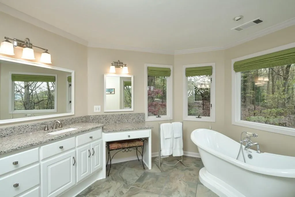 5490 Powers Overlook Court, Sandy Springs, Georgia 30327, 4 Bedrooms Bedrooms, ,3 BathroomsBathrooms,Residential,Sold,5490 Powers Overlook Court,5993382