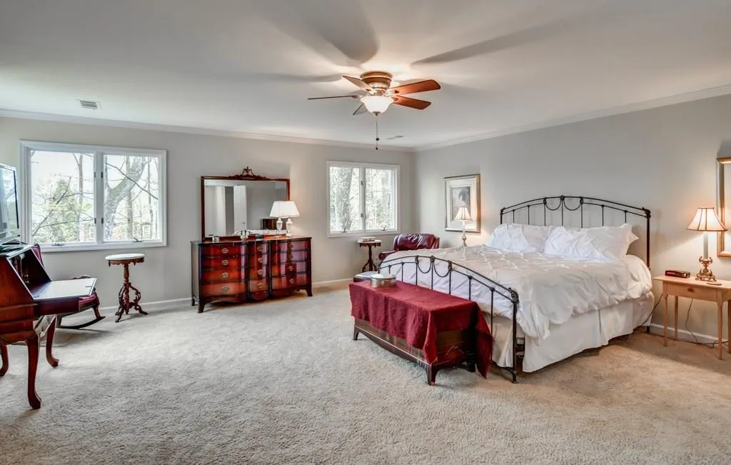 5490 Powers Overlook Court, Sandy Springs, Georgia 30327, 4 Bedrooms Bedrooms, ,3 BathroomsBathrooms,Residential,Sold,5490 Powers Overlook Court,5993382