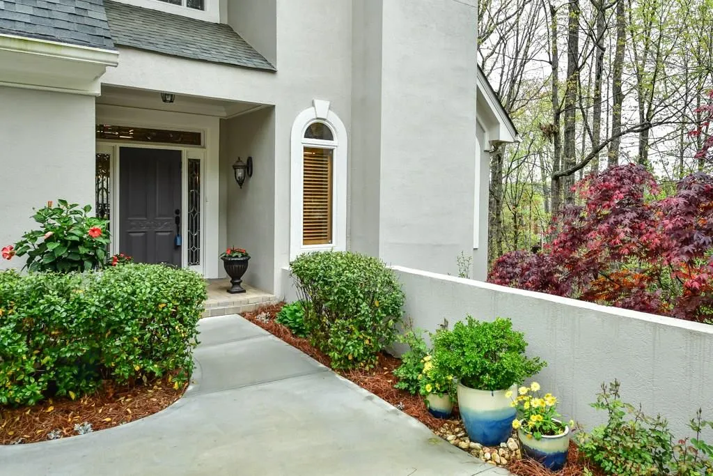 5490 Powers Overlook Court, Sandy Springs, Georgia 30327, 4 Bedrooms Bedrooms, ,3 BathroomsBathrooms,Residential,Sold,5490 Powers Overlook Court,5993382