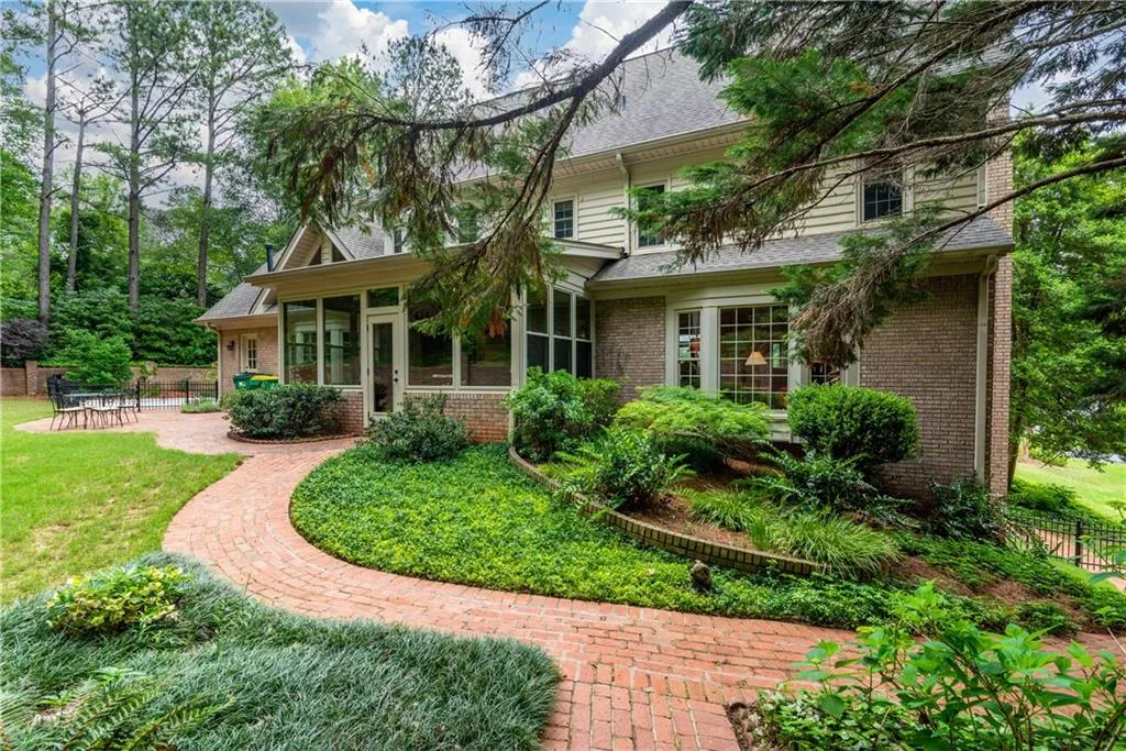 7740 Dunvegan Close, Sandy Springs, Georgia 30350, 4 Bedrooms Bedrooms, ,4 BathroomsBathrooms,Residential,Sold,7740 Dunvegan Close,6881750