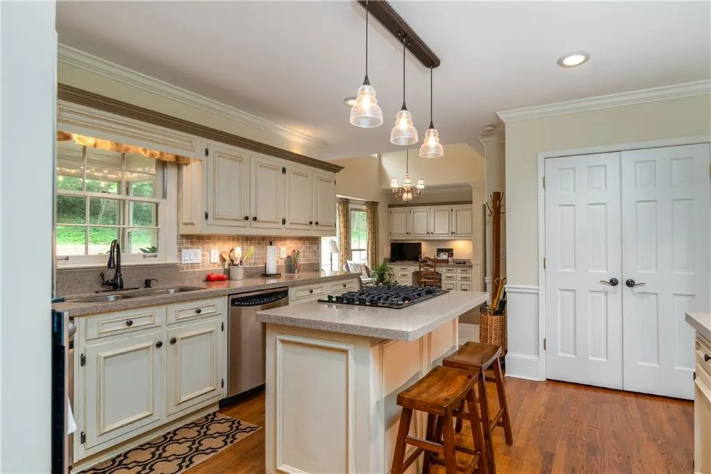 7740 Dunvegan Close, Sandy Springs, Georgia 30350, 4 Bedrooms Bedrooms, ,4 BathroomsBathrooms,Residential,Sold,7740 Dunvegan Close,6881750