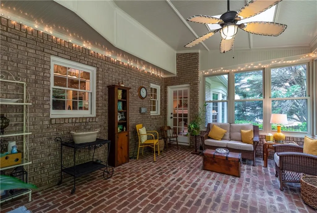 7740 Dunvegan Close, Sandy Springs, Georgia 30350, 4 Bedrooms Bedrooms, ,4 BathroomsBathrooms,Residential,Sold,7740 Dunvegan Close,6881750