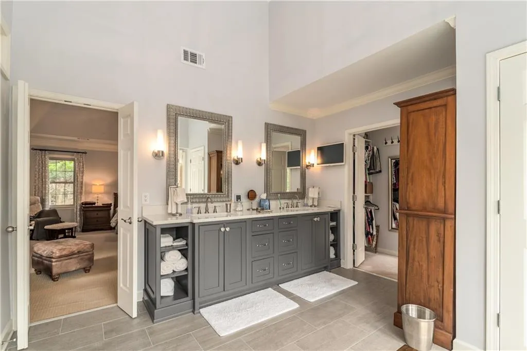 7740 Dunvegan Close, Sandy Springs, Georgia 30350, 4 Bedrooms Bedrooms, ,4 BathroomsBathrooms,Residential,Sold,7740 Dunvegan Close,6881750