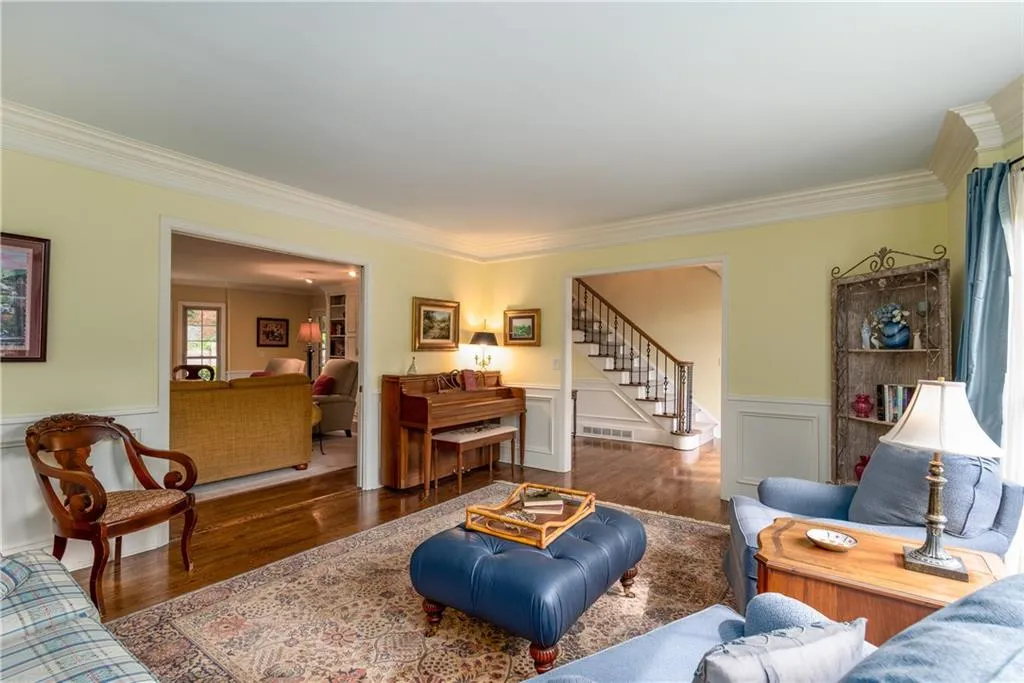 7740 Dunvegan Close, Sandy Springs, Georgia 30350, 4 Bedrooms Bedrooms, ,4 BathroomsBathrooms,Residential,Sold,7740 Dunvegan Close,6881750