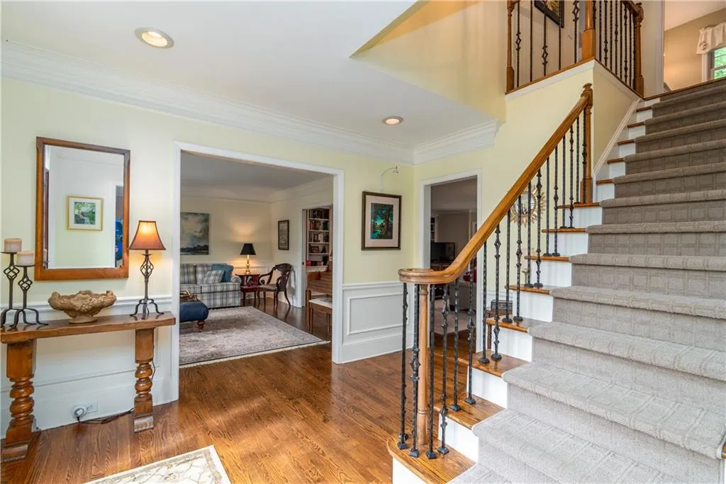 7740 Dunvegan Close, Sandy Springs, Georgia 30350, 4 Bedrooms Bedrooms, ,4 BathroomsBathrooms,Residential,Sold,7740 Dunvegan Close,6881750