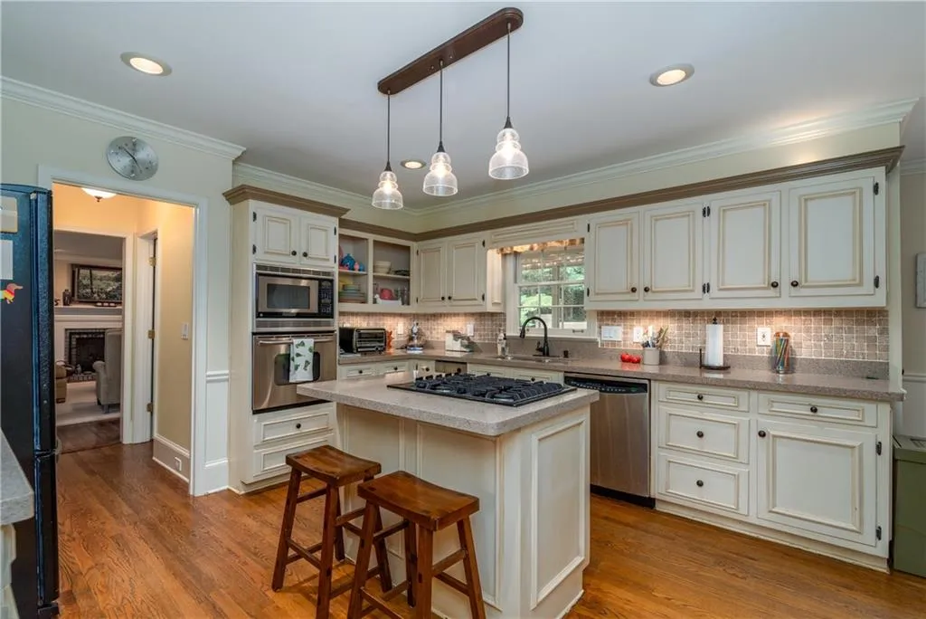 7740 Dunvegan Close, Sandy Springs, Georgia 30350, 4 Bedrooms Bedrooms, ,4 BathroomsBathrooms,Residential,Sold,7740 Dunvegan Close,6881750