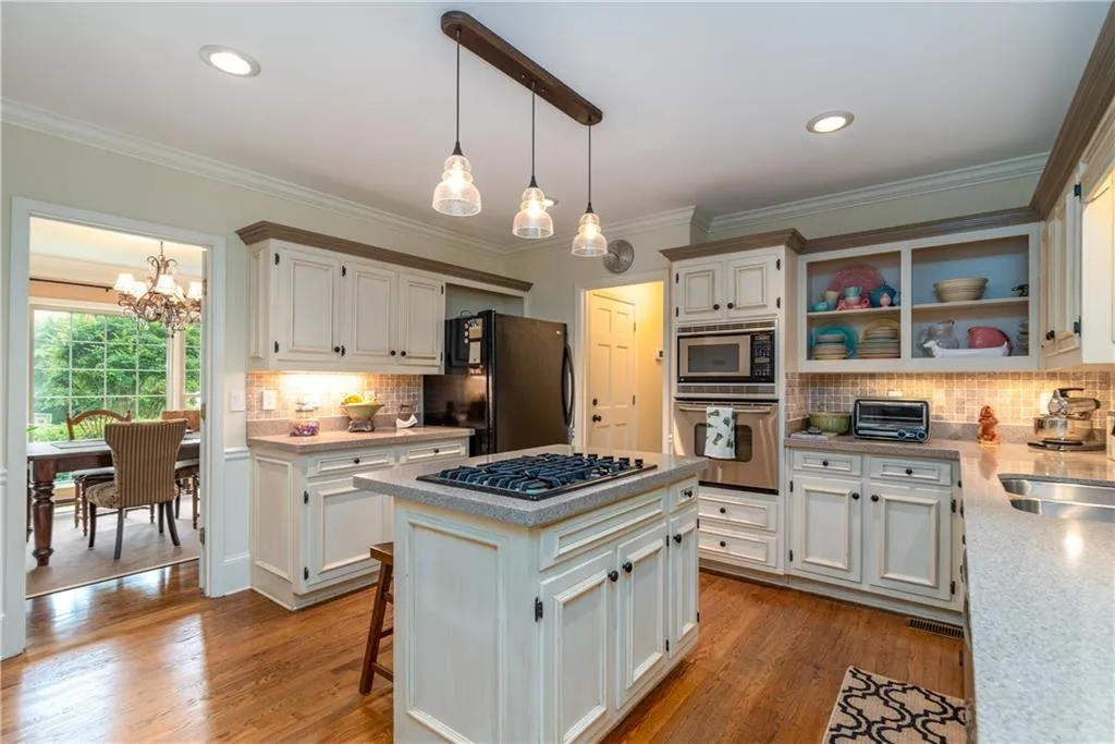 7740 Dunvegan Close, Sandy Springs, Georgia 30350, 4 Bedrooms Bedrooms, ,4 BathroomsBathrooms,Residential,Sold,7740 Dunvegan Close,6881750