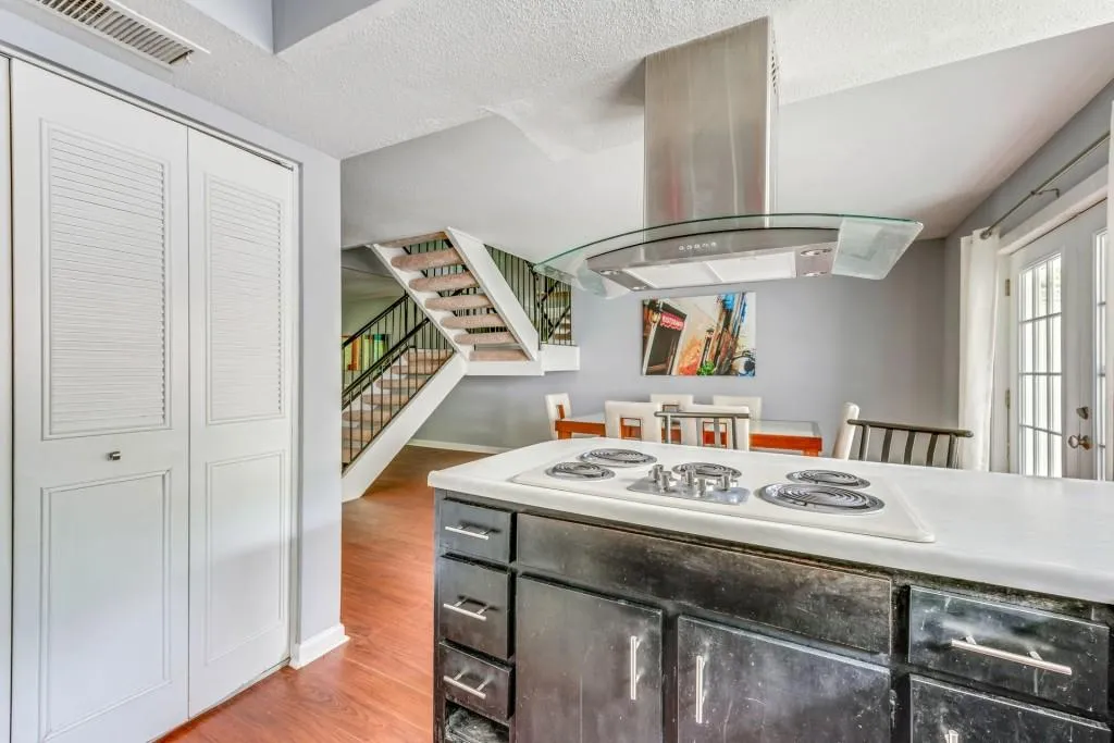 7150 Stonington Drive, Sandy Springs, Georgia 30328, 2 Bedrooms Bedrooms, ,2 BathroomsBathrooms,Residential,Sold,7150 Stonington Drive,6002413