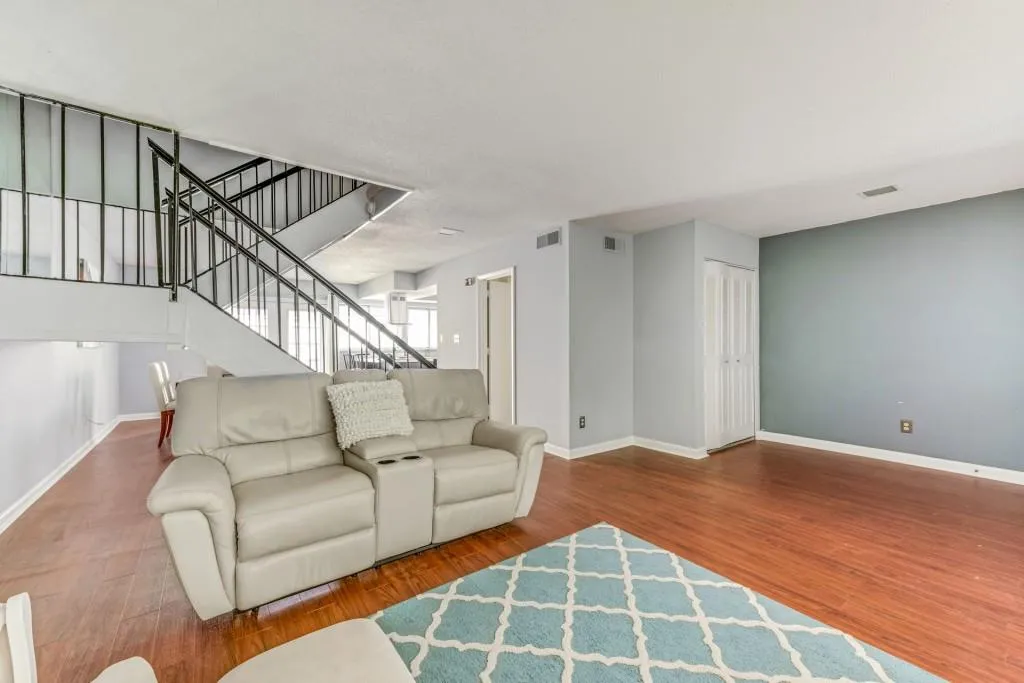 7150 Stonington Drive, Sandy Springs, Georgia 30328, 2 Bedrooms Bedrooms, ,2 BathroomsBathrooms,Residential,Sold,7150 Stonington Drive,6002413