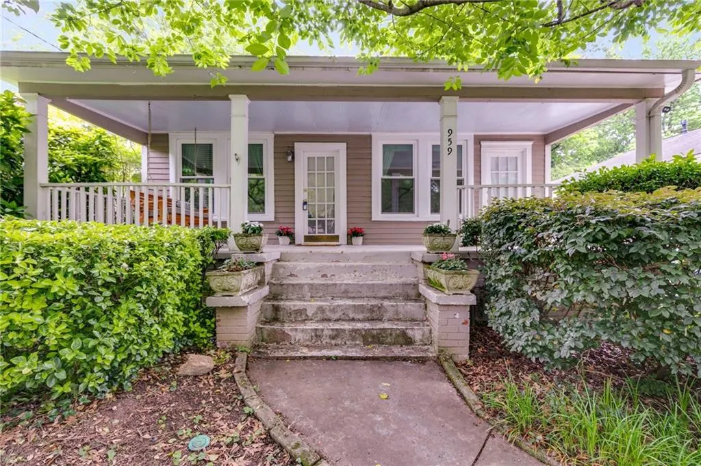 View of exterior entry featuring a porch