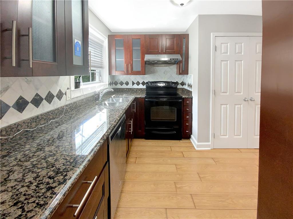 5671 Kingsport Drive Unit 5, Atlanta, Georgia 30342, 2 Bedrooms Bedrooms, ,1 BathroomBathrooms,Residential,Sold,5671 Kingsport Drive Unit 5,7246462