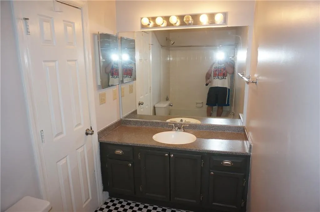 7500 Roswell Road Unit 63, Sandy Springs, Georgia 30350, 2 Bedrooms Bedrooms, ,2 BathroomsBathrooms,Residential,Sold,7500 Roswell Road Unit 63,5893879