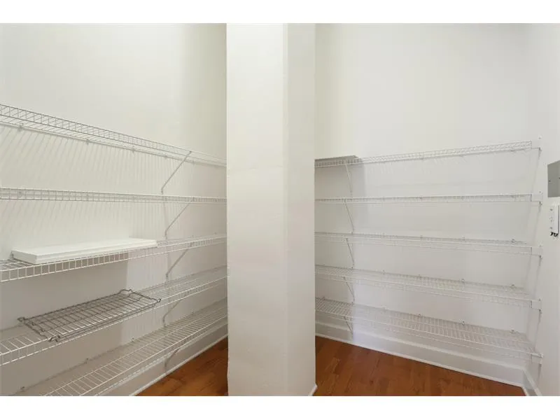 3820 Roswell Road Ne Unit 301, Atlanta, Georgia 30342, 2 Bedrooms Bedrooms, ,2 BathroomsBathrooms,Residential,Sold,3820 Roswell Road Ne Unit 301,5857705