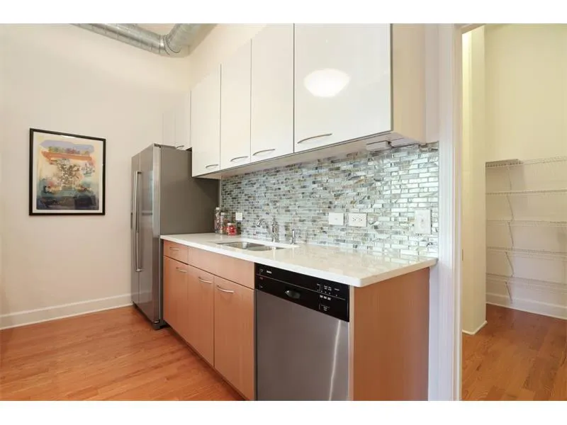 3820 Roswell Road Ne Unit 301, Atlanta, Georgia 30342, 2 Bedrooms Bedrooms, ,2 BathroomsBathrooms,Residential,Sold,3820 Roswell Road Ne Unit 301,5857705