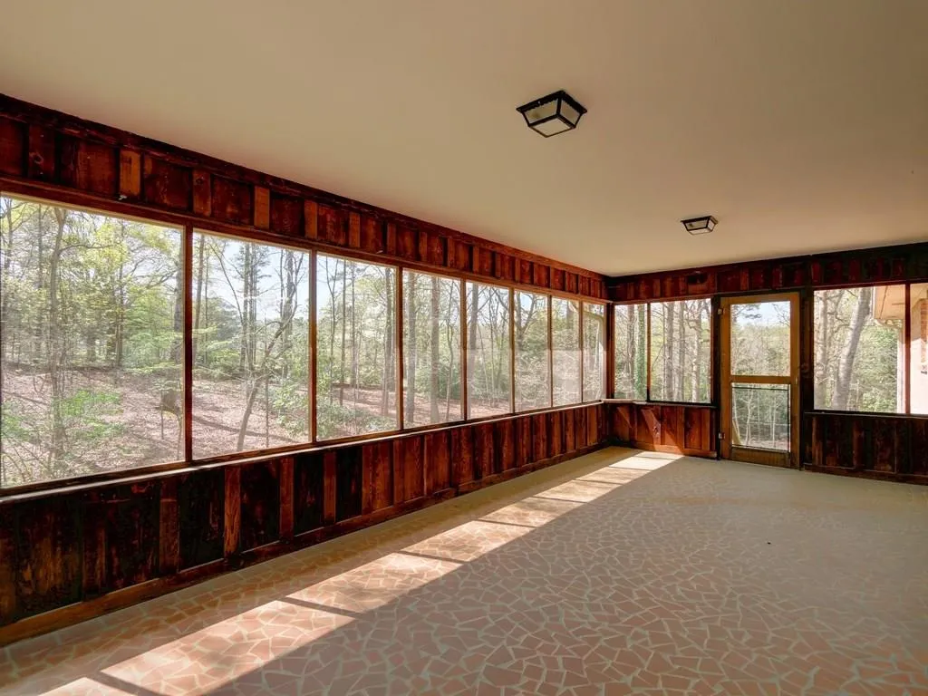 456 Riverhill Drive, Sandy Springs, Georgia 30328, 3 Bedrooms Bedrooms, ,2 BathroomsBathrooms,Residential,Sold,456 Riverhill Drive,5667012