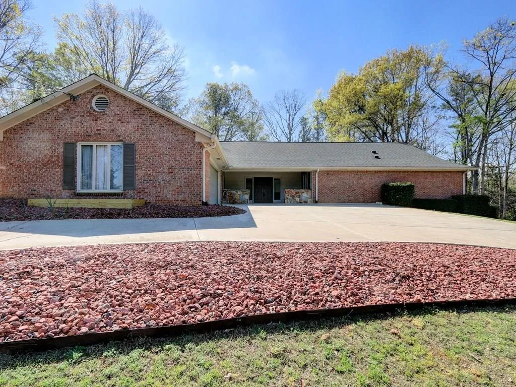 456 Riverhill Drive, Sandy Springs, Georgia 30328, 3 Bedrooms Bedrooms, ,2 BathroomsBathrooms,Residential,Sold,456 Riverhill Drive,5667012