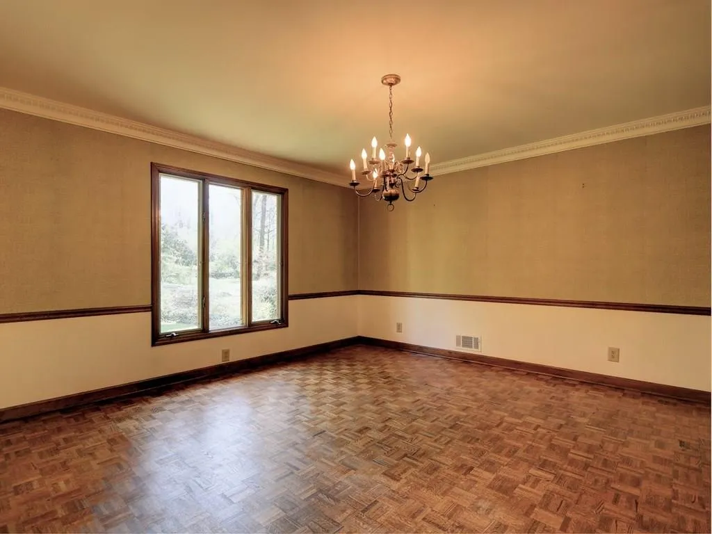 456 Riverhill Drive, Sandy Springs, Georgia 30328, 3 Bedrooms Bedrooms, ,2 BathroomsBathrooms,Residential,Sold,456 Riverhill Drive,5667012