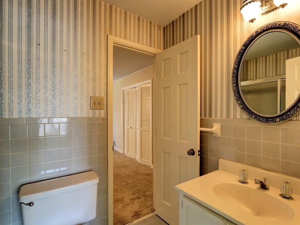 456 Riverhill Drive, Sandy Springs, Georgia 30328, 3 Bedrooms Bedrooms, ,2 BathroomsBathrooms,Residential,Sold,456 Riverhill Drive,5667012