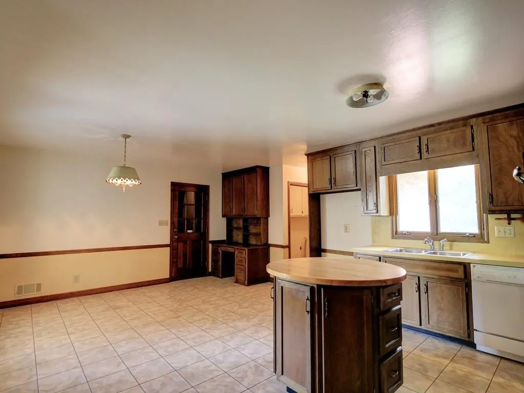 456 Riverhill Drive, Sandy Springs, Georgia 30328, 3 Bedrooms Bedrooms, ,2 BathroomsBathrooms,Residential,Sold,456 Riverhill Drive,5667012