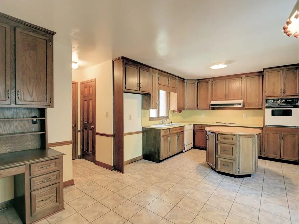 456 Riverhill Drive, Sandy Springs, Georgia 30328, 3 Bedrooms Bedrooms, ,2 BathroomsBathrooms,Residential,Sold,456 Riverhill Drive,5667012