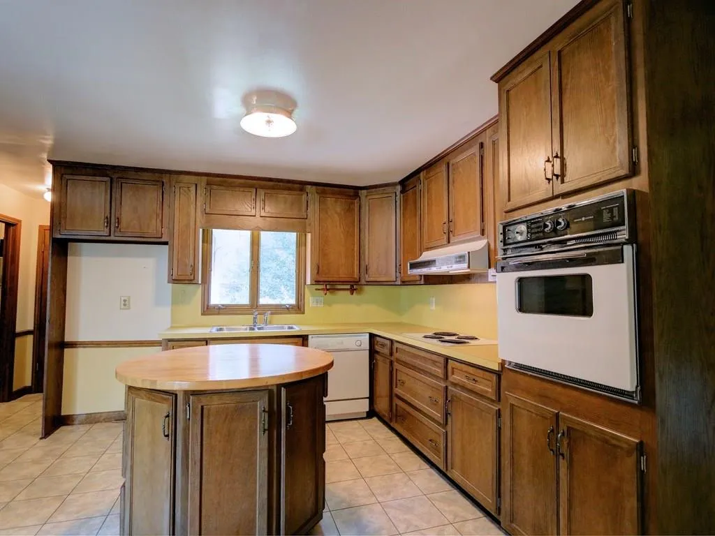 456 Riverhill Drive, Sandy Springs, Georgia 30328, 3 Bedrooms Bedrooms, ,2 BathroomsBathrooms,Residential,Sold,456 Riverhill Drive,5667012