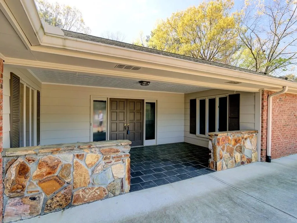 456 Riverhill Drive, Sandy Springs, Georgia 30328, 3 Bedrooms Bedrooms, ,2 BathroomsBathrooms,Residential,Sold,456 Riverhill Drive,5667012