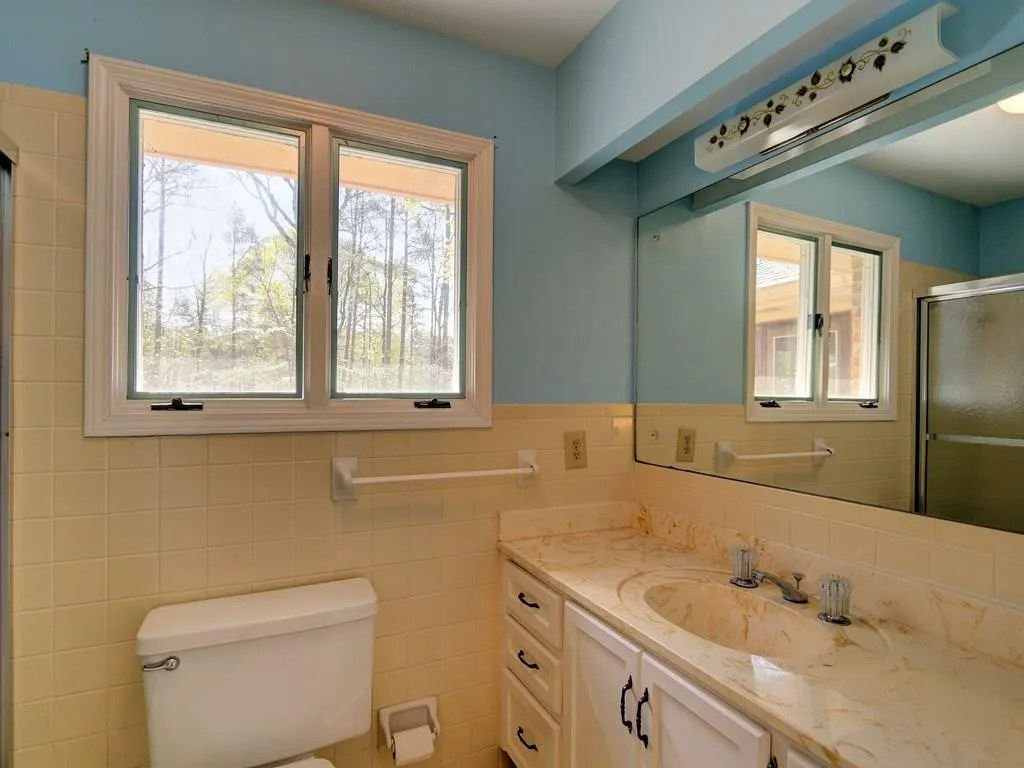 456 Riverhill Drive, Sandy Springs, Georgia 30328, 3 Bedrooms Bedrooms, ,2 BathroomsBathrooms,Residential,Sold,456 Riverhill Drive,5667012